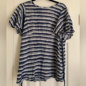 Old Navy maternity blue and white size small top. Tie detail above belly.